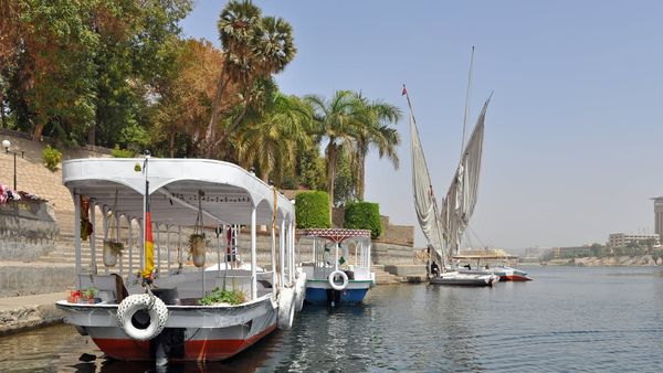 Self-Guided or Guided in Aswan: How to Decide